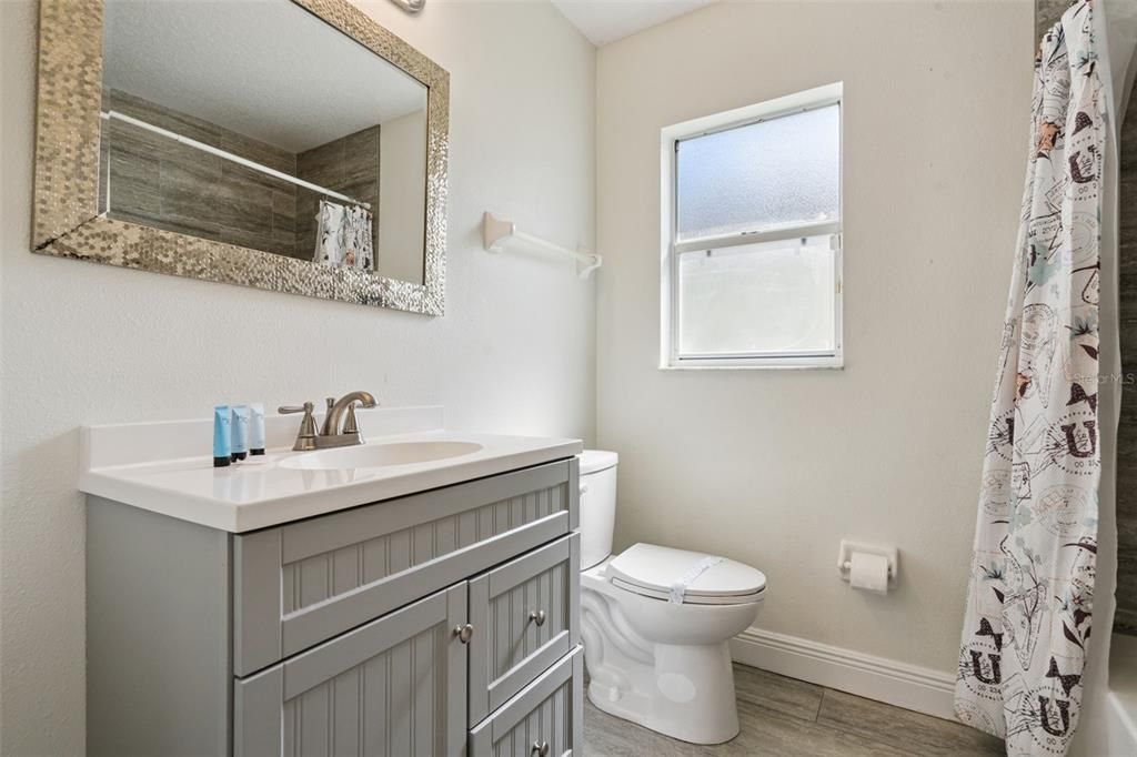 Activo con contrato: $394,900 (4 camas, 3 baños, 1622 Pies cuadrados)