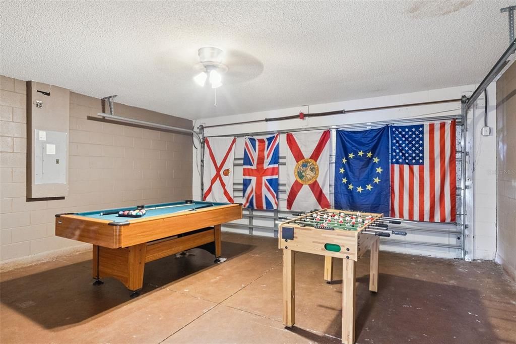 Activo con contrato: $394,900 (4 camas, 3 baños, 1622 Pies cuadrados)