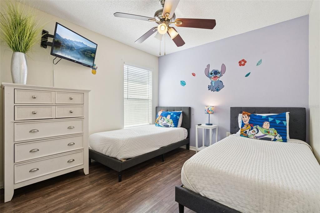 Activo con contrato: $394,900 (4 camas, 3 baños, 1622 Pies cuadrados)