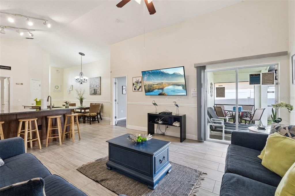 Activo con contrato: $394,900 (4 camas, 3 baños, 1622 Pies cuadrados)
