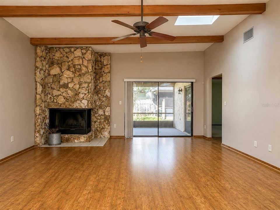 For Rent: $2,000 (2 beds, 2 baths, 1300 Square Feet)