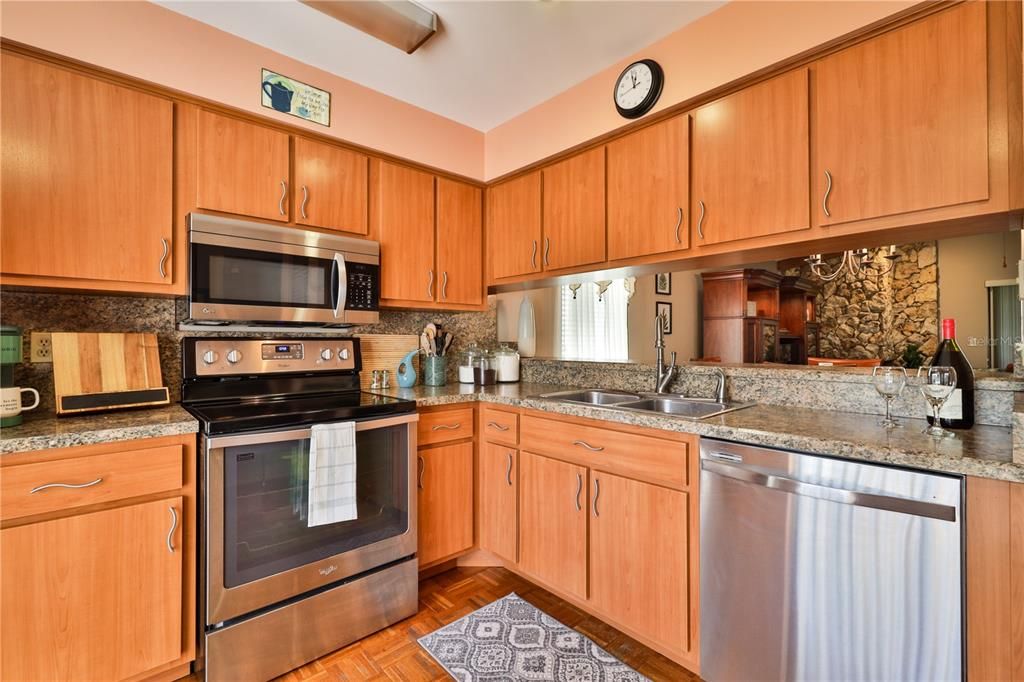 For Rent: $2,000 (2 beds, 2 baths, 1300 Square Feet)
