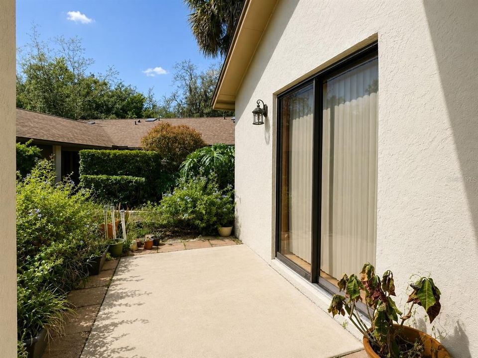 For Rent: $2,000 (2 beds, 2 baths, 1300 Square Feet)