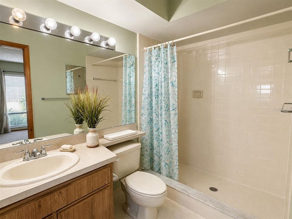 For Rent: $2,000 (2 beds, 2 baths, 1300 Square Feet)