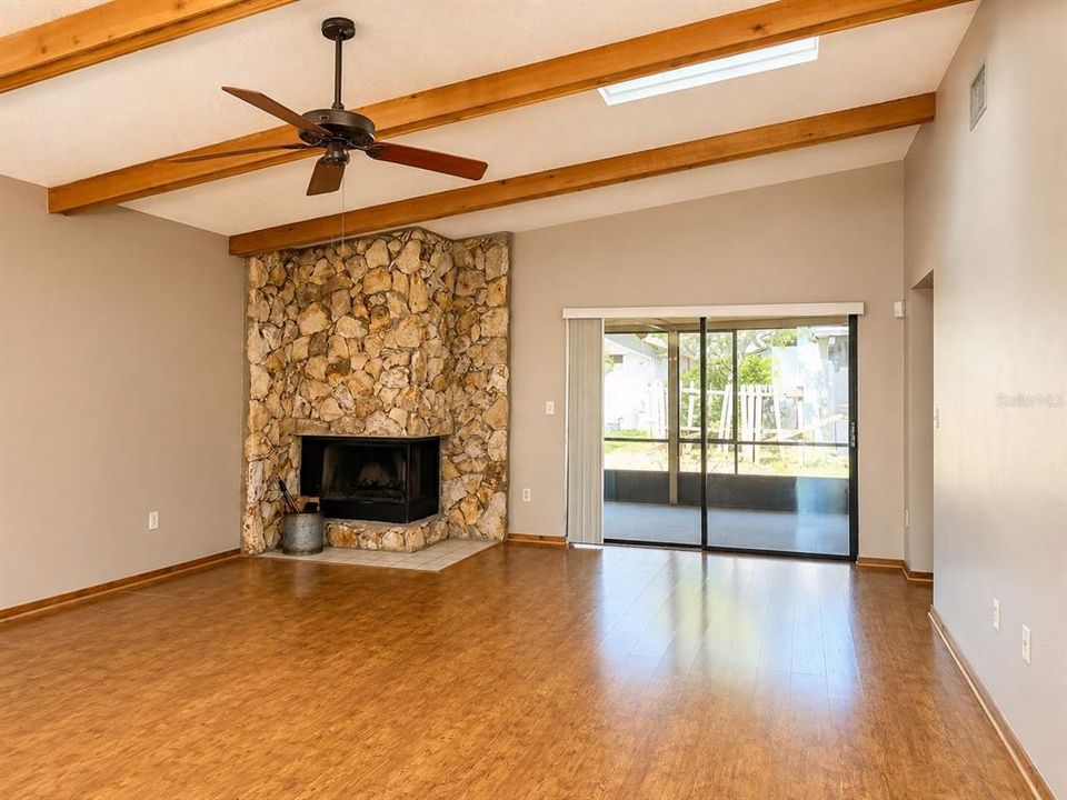 For Rent: $2,000 (2 beds, 2 baths, 1300 Square Feet)