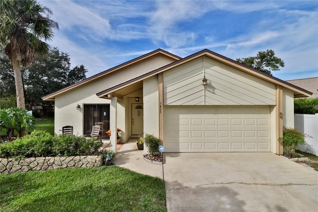 For Rent: $2,000 (2 beds, 2 baths, 1300 Square Feet)