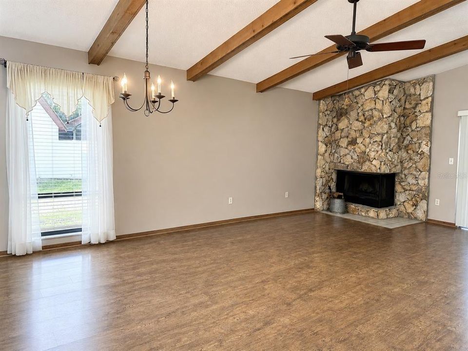 For Rent: $2,000 (2 beds, 2 baths, 1300 Square Feet)