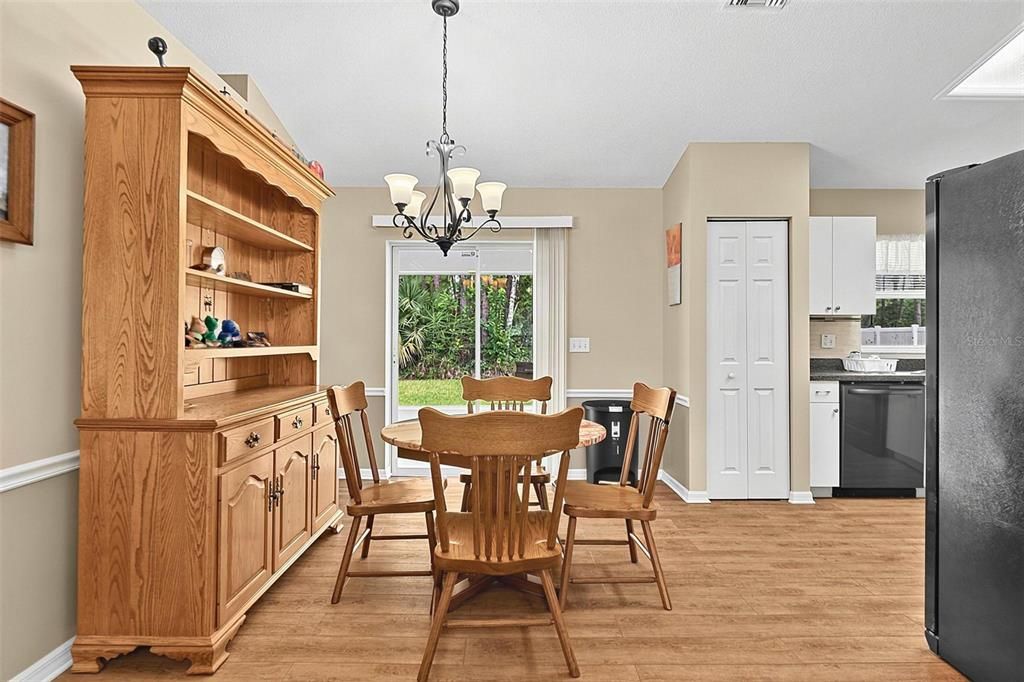 For Sale: $285,000 (3 beds, 2 baths, 1230 Square Feet)
