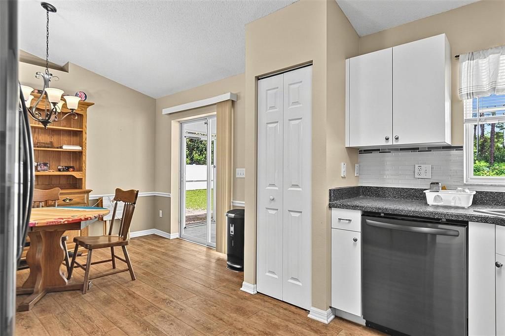 For Sale: $285,000 (3 beds, 2 baths, 1230 Square Feet)