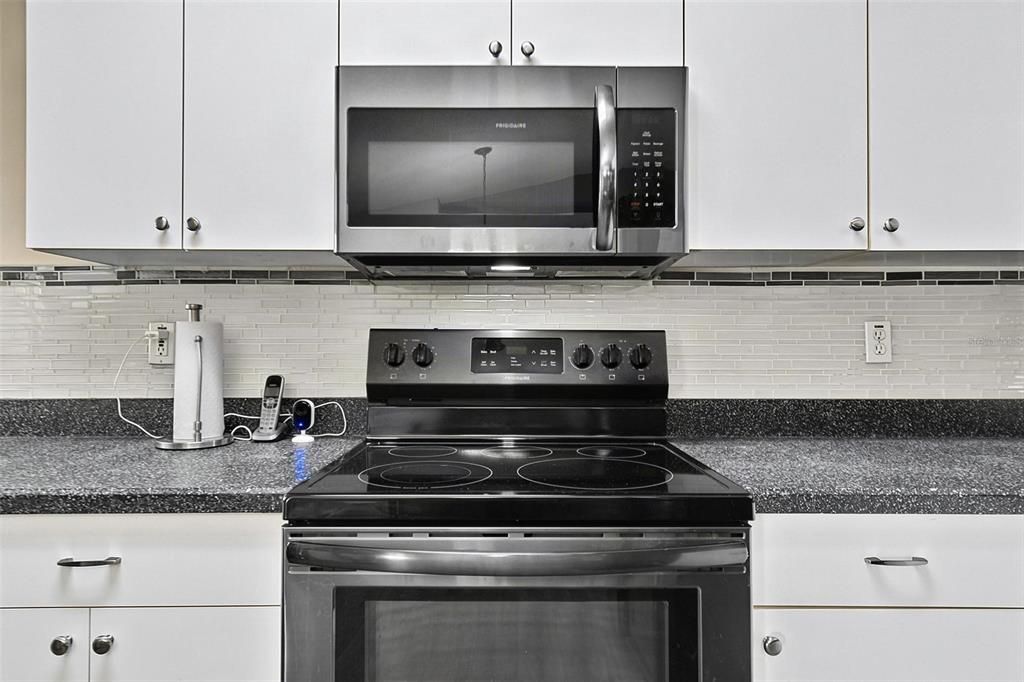 For Sale: $285,000 (3 beds, 2 baths, 1230 Square Feet)