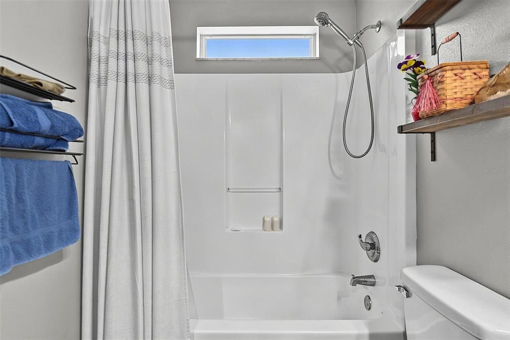For Sale: $285,000 (3 beds, 2 baths, 1230 Square Feet)
