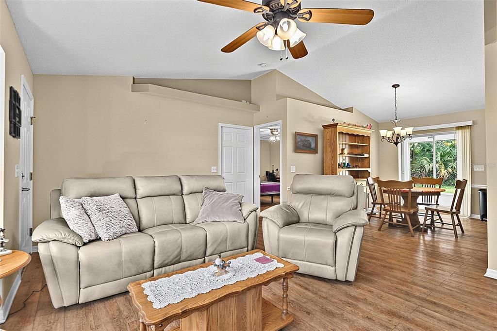 For Sale: $285,000 (3 beds, 2 baths, 1230 Square Feet)