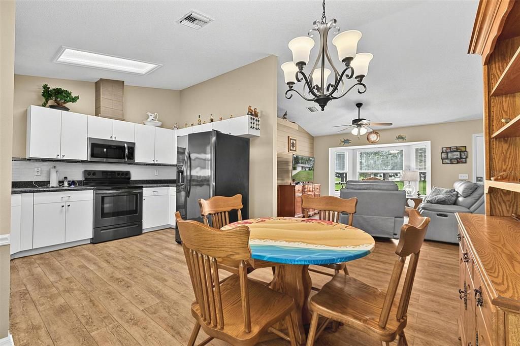 For Sale: $285,000 (3 beds, 2 baths, 1230 Square Feet)