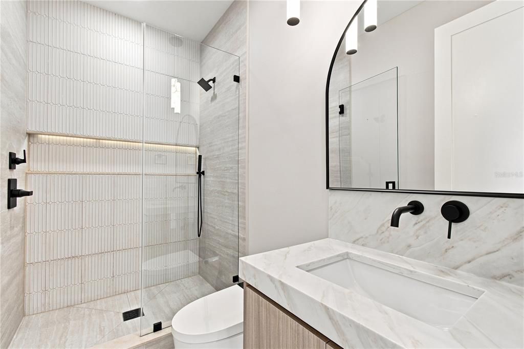 На продажу: $724,900 (3 спален, 2 ванн, 2313 Квадратных фут)