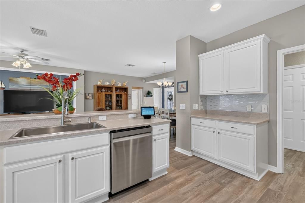 For Sale: $359,500 (3 beds, 2 baths, 1720 Square Feet)