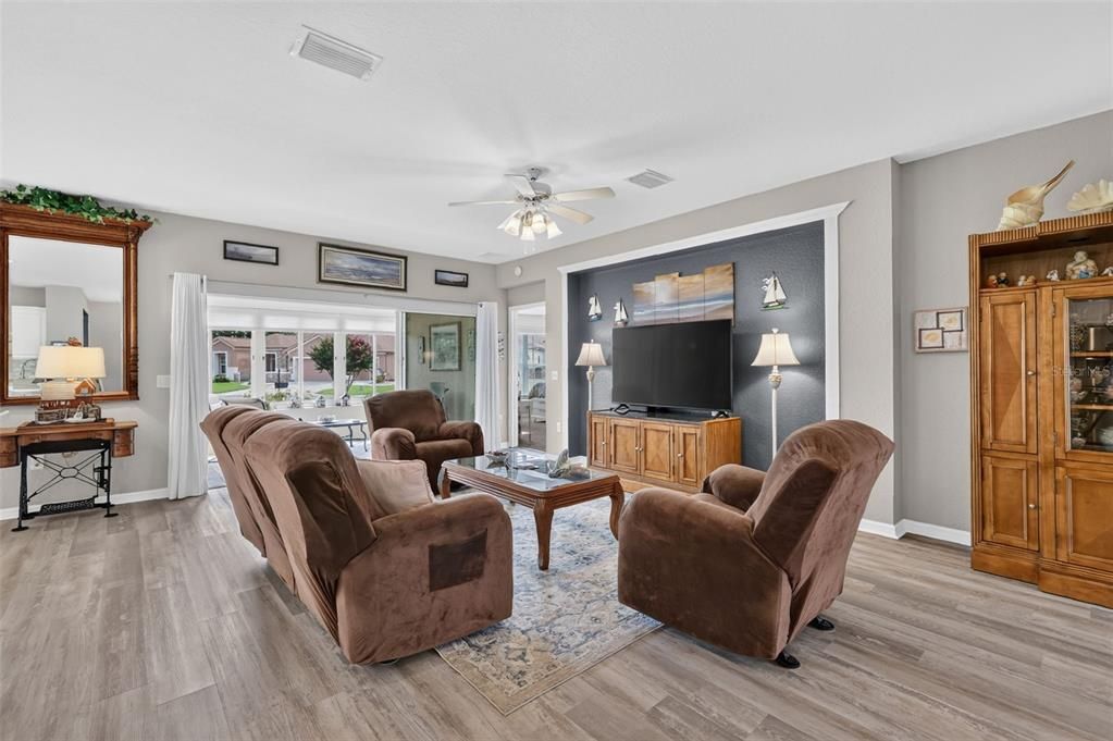 For Sale: $359,500 (3 beds, 2 baths, 1720 Square Feet)