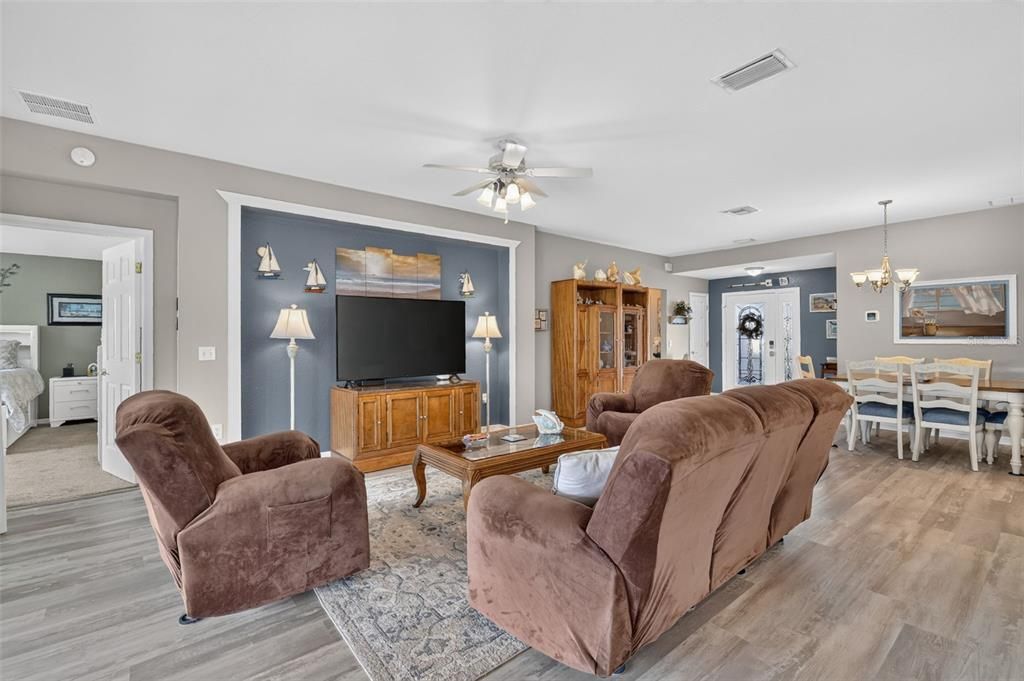 For Sale: $359,500 (3 beds, 2 baths, 1720 Square Feet)