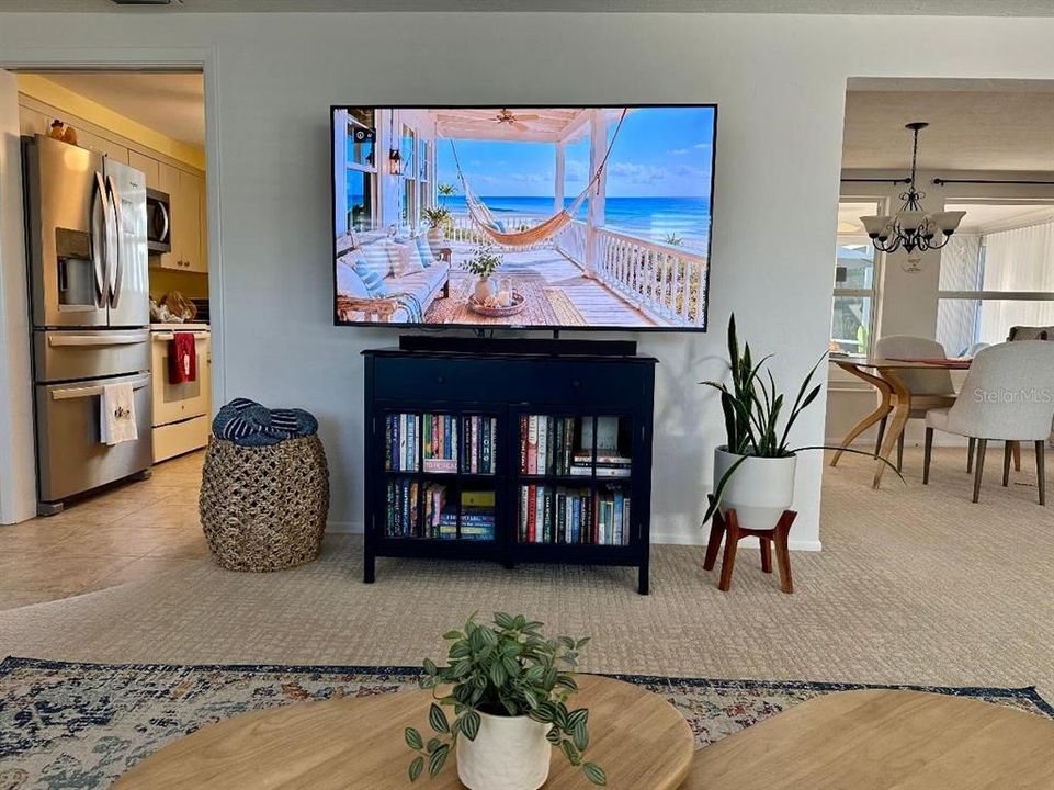 For Sale: $459,000 (2 beds, 2 baths, 1299 Square Feet)