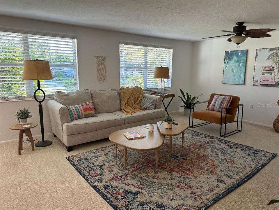 For Sale: $459,000 (2 beds, 2 baths, 1299 Square Feet)