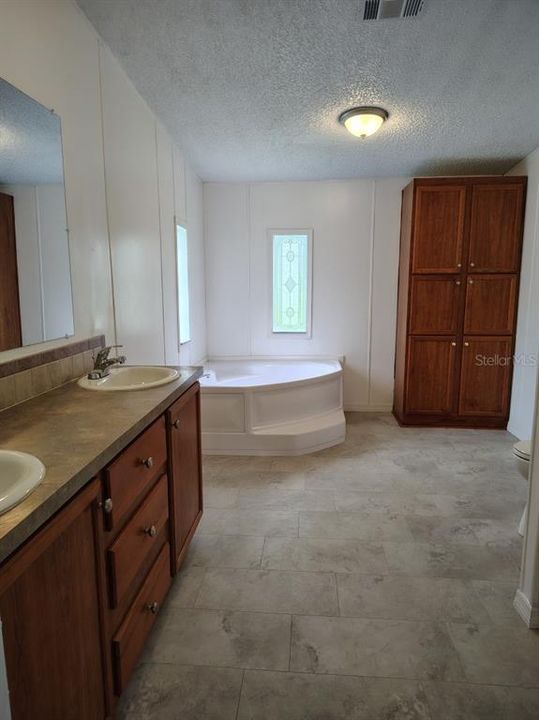 For Sale: $235,000 (3 beds, 2 baths, 2108 Square Feet)