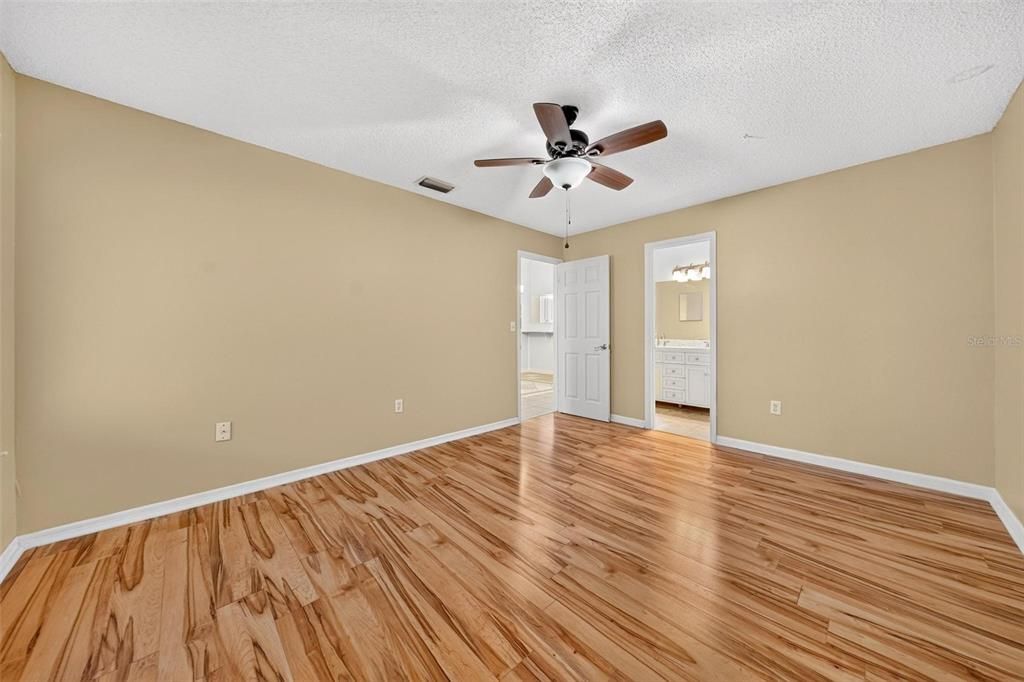 For Sale: $175,000 (2 beds, 2 baths, 1026 Square Feet)
