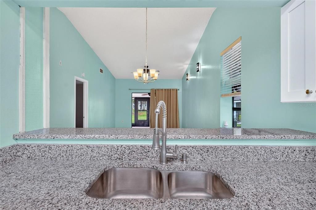 For Sale: $175,000 (2 beds, 2 baths, 1026 Square Feet)