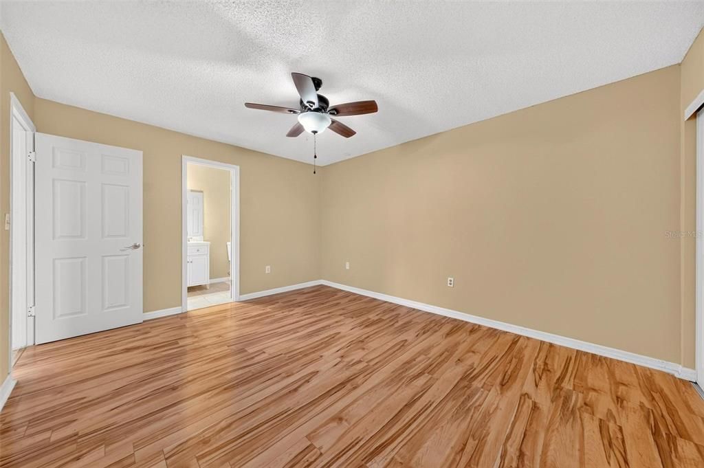 For Sale: $175,000 (2 beds, 2 baths, 1026 Square Feet)