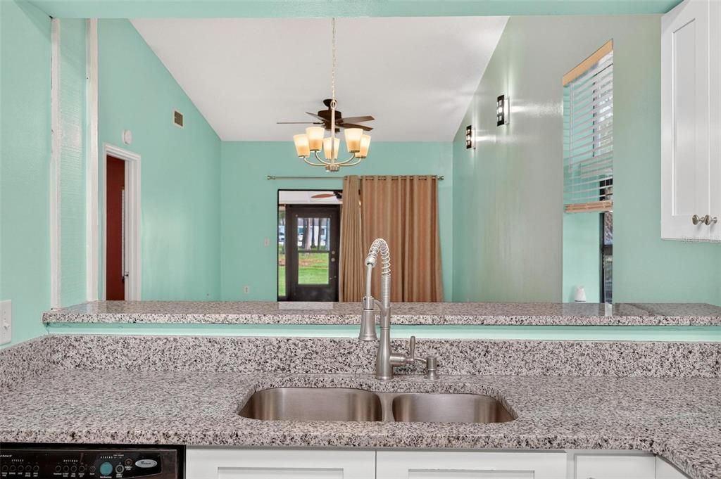 For Sale: $175,000 (2 beds, 2 baths, 1026 Square Feet)