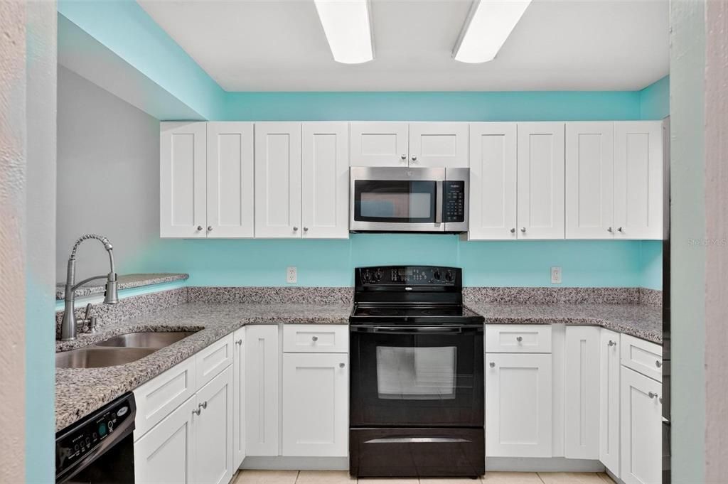 For Sale: $175,000 (2 beds, 2 baths, 1026 Square Feet)