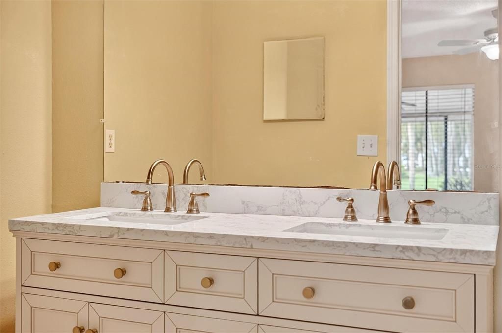 For Sale: $175,000 (2 beds, 2 baths, 1026 Square Feet)