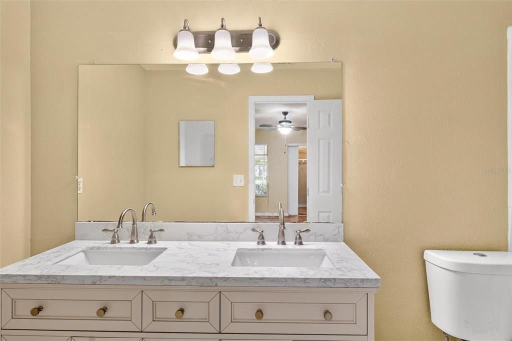 For Sale: $175,000 (2 beds, 2 baths, 1026 Square Feet)