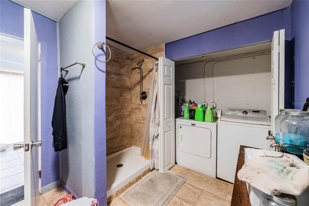 На продажу: $242,000 (4 спален, 2 ванн, 1292 Квадратных фут)