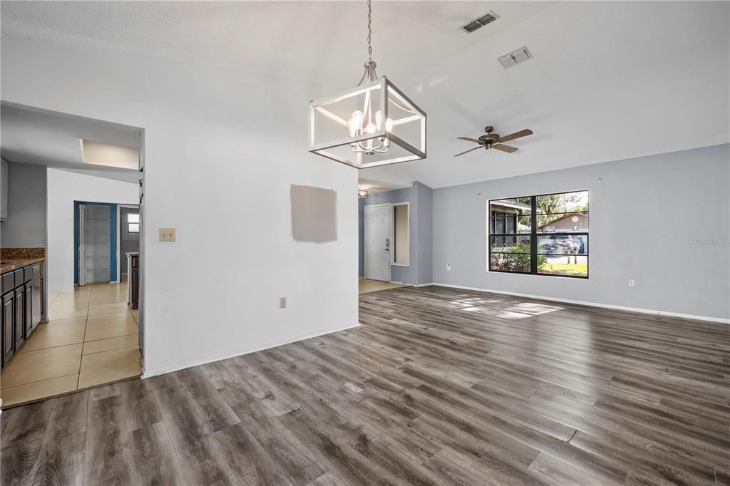 For Sale: $350,000 (3 beds, 2 baths, 1600 Square Feet)