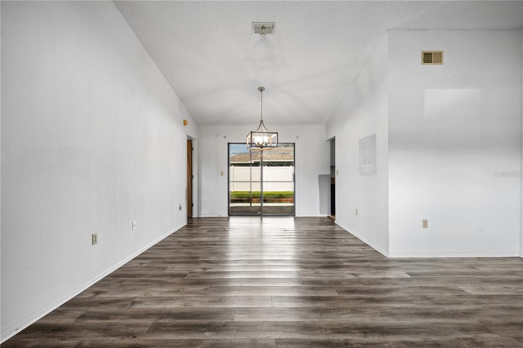 For Sale: $350,000 (3 beds, 2 baths, 1600 Square Feet)