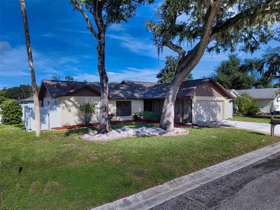 For Sale: $350,000 (3 beds, 2 baths, 1600 Square Feet)