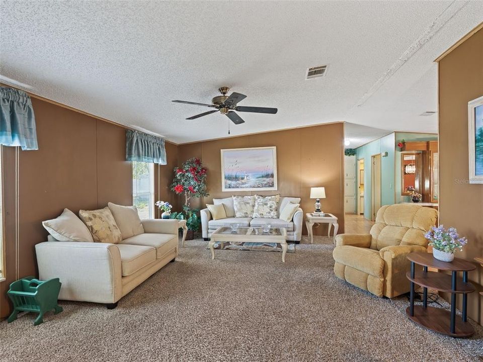 For Sale: $154,000 (2 beds, 2 baths, 1443 Square Feet)