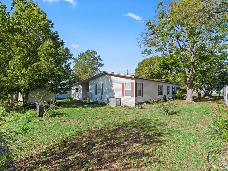 For Sale: $154,000 (2 beds, 2 baths, 1443 Square Feet)