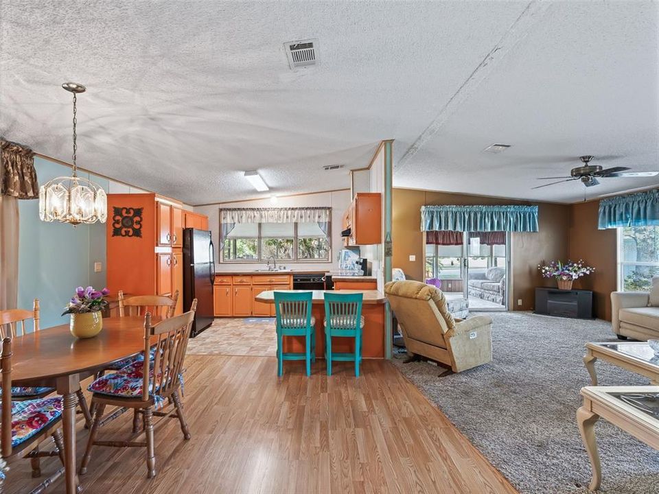 For Sale: $154,000 (2 beds, 2 baths, 1443 Square Feet)