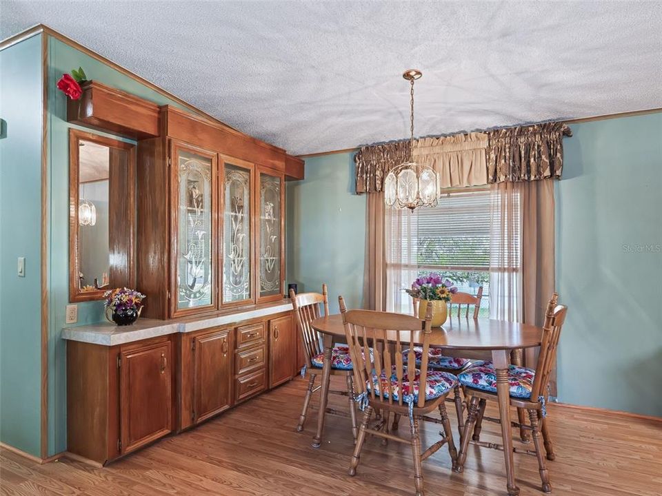 For Sale: $154,000 (2 beds, 2 baths, 1443 Square Feet)