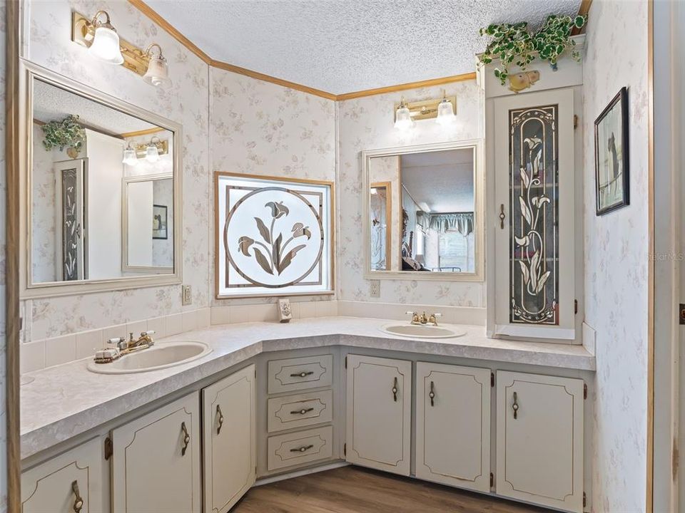 For Sale: $154,000 (2 beds, 2 baths, 1443 Square Feet)