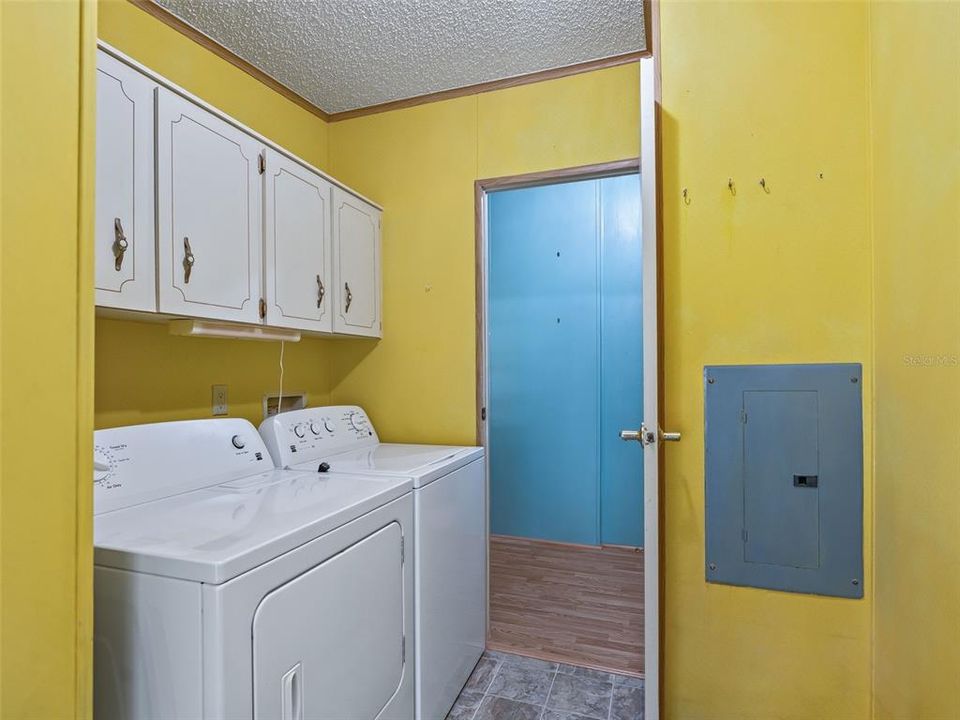 For Sale: $154,000 (2 beds, 2 baths, 1443 Square Feet)