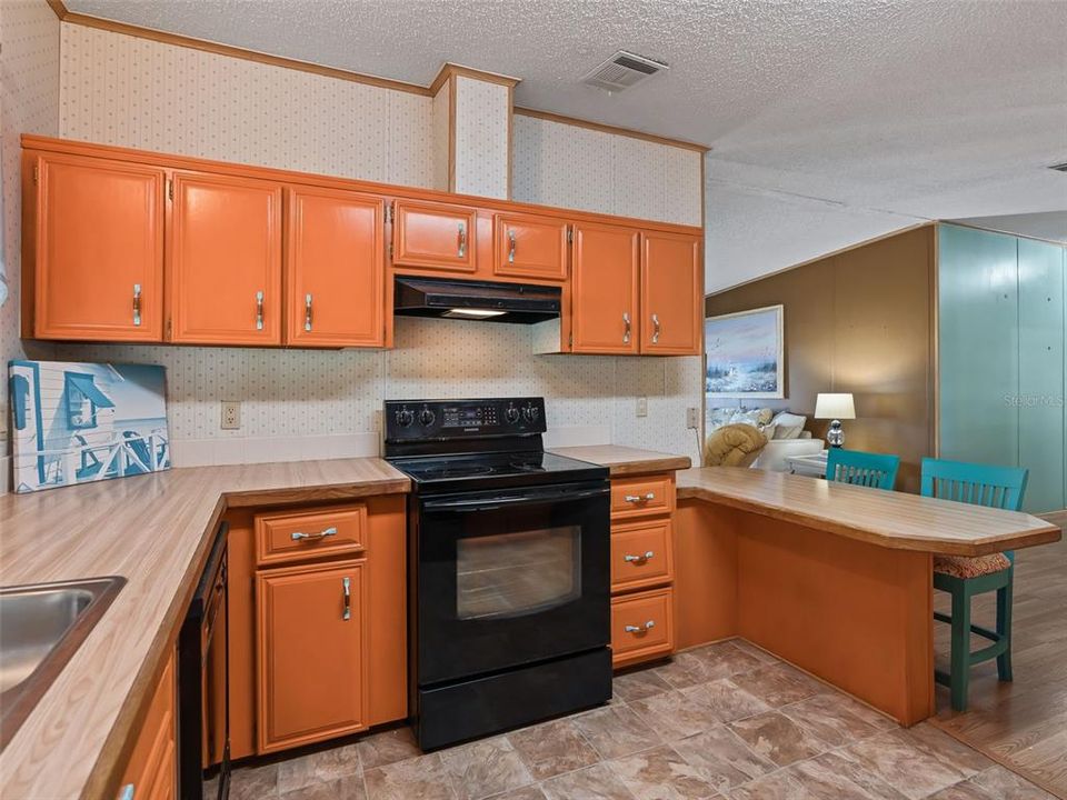 For Sale: $154,000 (2 beds, 2 baths, 1443 Square Feet)