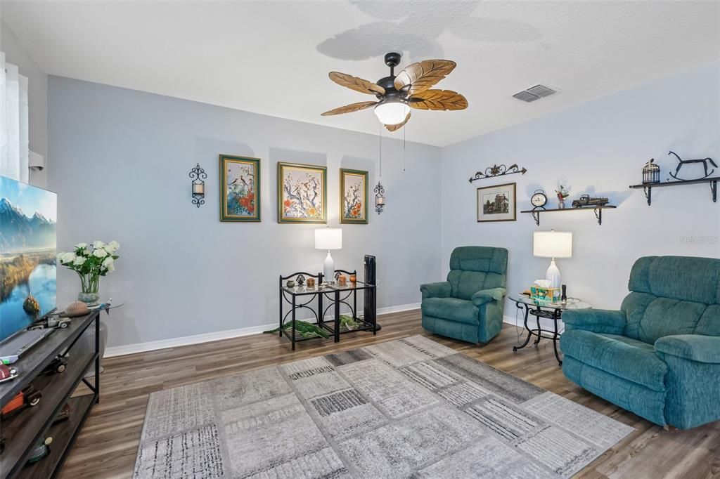For Sale: $329,900 (3 beds, 2 baths, 1672 Square Feet)