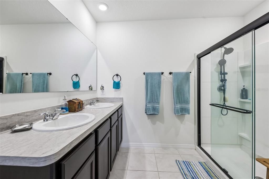 For Sale: $329,900 (3 beds, 2 baths, 1672 Square Feet)