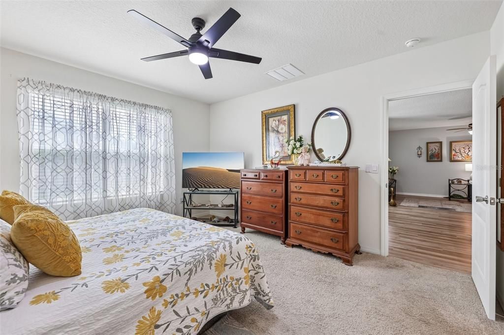 For Sale: $329,900 (3 beds, 2 baths, 1672 Square Feet)