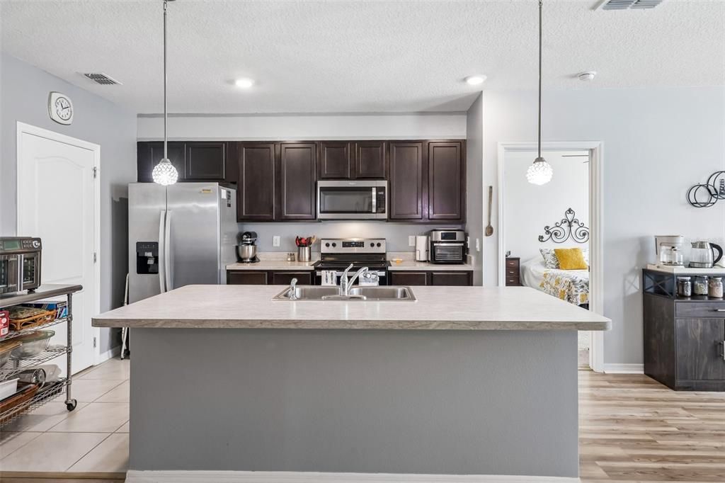 For Sale: $329,900 (3 beds, 2 baths, 1672 Square Feet)