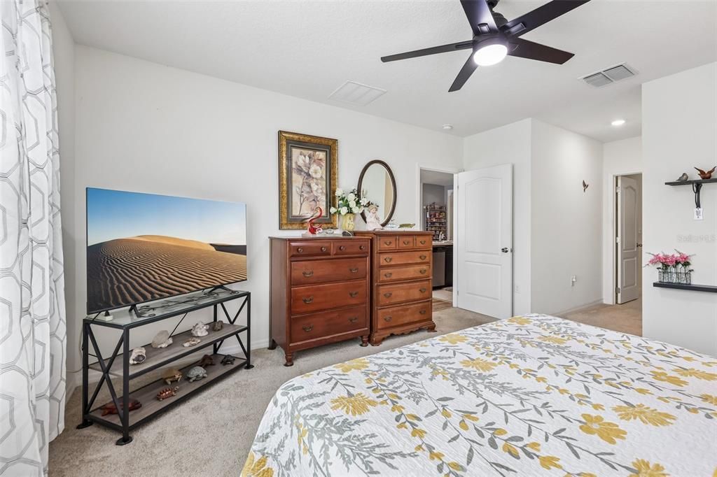 For Sale: $329,900 (3 beds, 2 baths, 1672 Square Feet)