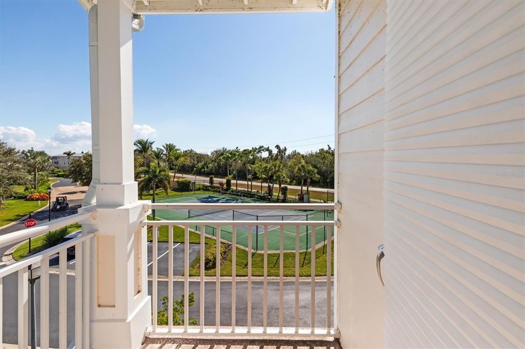 For Sale: $499,000 (3 beds, 3 baths, 2399 Square Feet)