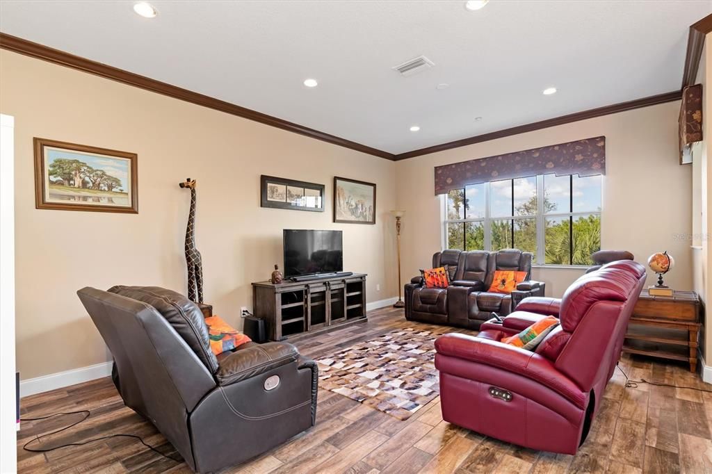 For Sale: $499,000 (3 beds, 3 baths, 2399 Square Feet)