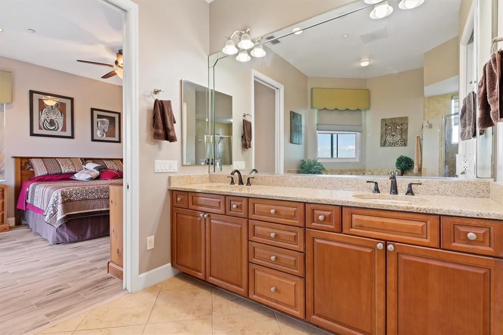 For Sale: $499,000 (3 beds, 3 baths, 2399 Square Feet)